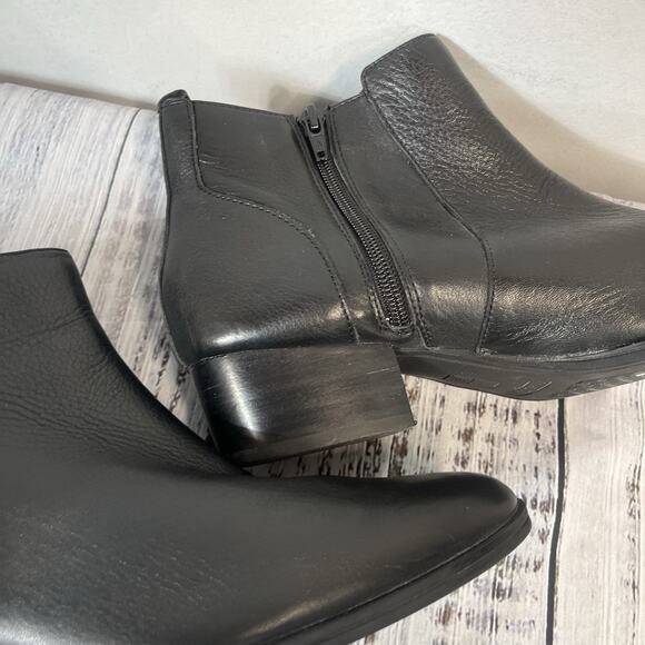 Aerosoles Black Leather Ankle Boots Booties size 9 Criss Cross Dressy Casual - Picture 4 of 13